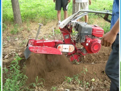 花卉、辣椒等作物的开沟、培土、起垄作业 360度可旋转挖沟机