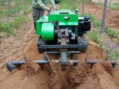 慧聪牌 自走式花卉施肥开沟机 柴油大马力农田耕整机 履带式开沟机价格