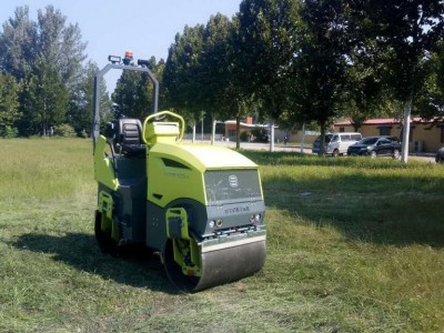 山东压路机厂家面向全国招商 全新款双驱双振2吨座驾式压路机优惠出售