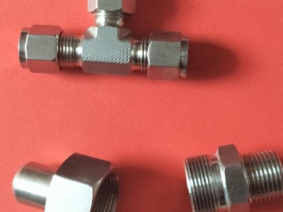 泽鑫  不锈钢接头  不锈钢快速接头  工程机械高压油管接头  卡套式不锈钢接头