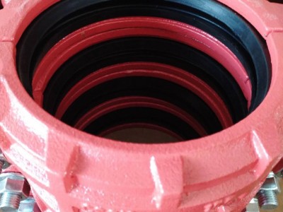 亿科销售生产 矿用快速接头 卡箍式柔性管接头   弯头沟槽管件 沟槽弯头 钢卡消防管件 沟槽式正四通管件