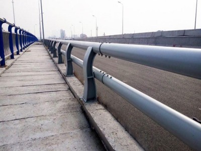 驰越 波形防撞护栏 桥梁防撞护栏 防撞护栏立柱 燃气管道防撞护栏 长期现货