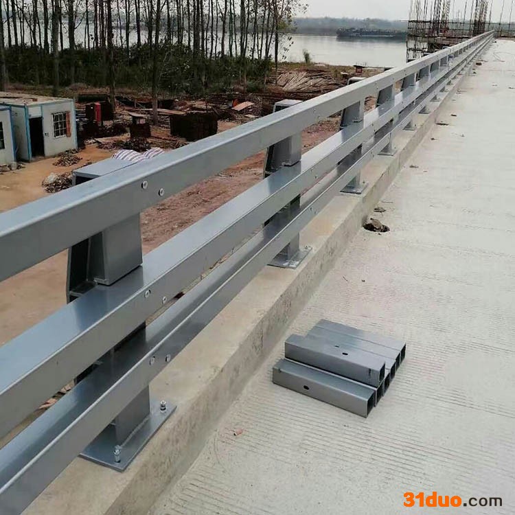 驰越 防撞护栏立柱 防撞护栏 停车场防撞护栏 燃气管道防撞护栏 长期现货