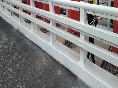 神龙 波形梁防撞护栏 汽车防撞护栏 防撞护栏等级 燃气管道防撞护栏 长期现货