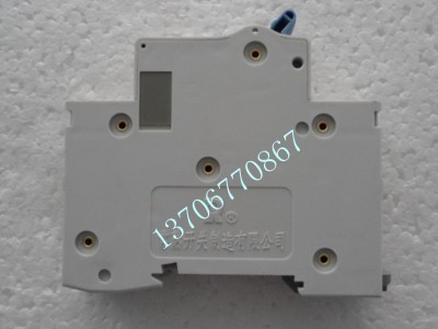 @ 常熟开关厂小型断路器:CH2-63C32/4 4P C32A 冲钻特卖!