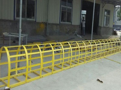 昆明玻璃钢爬梯 电工绝缘梯子 玻璃钢深井直梯 玻璃钢爬梯 玻璃钢平台梯子加工