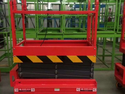 万锐 升降平台 电驱动升降机自行走升降机 自行走小型升降机 供应商