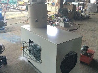 母羊颗粒饲料生产商  小型牧草颗粒机上海 两相电小型饲料颗粒机