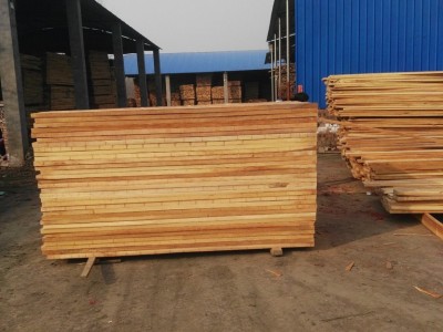 白杨木烘干热压.量大价**优价廉是家具门板沙发上等选材