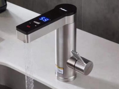 高端金属卫生间款电热水**，温度功率可调，德国迅驰加热技术，铸铝内胆