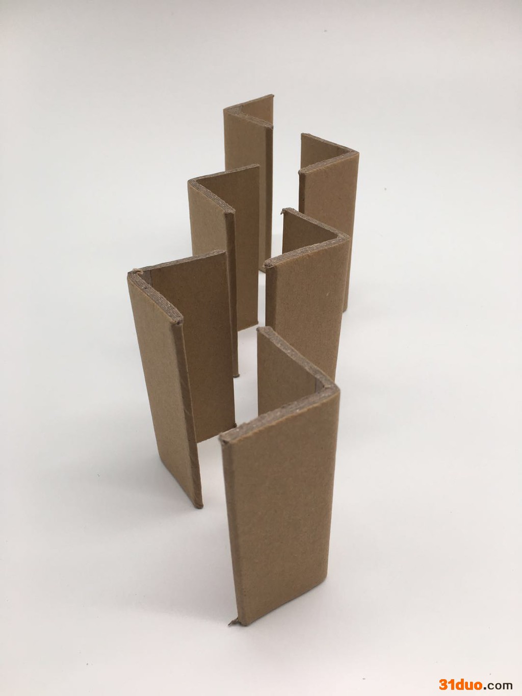 新中鼎 纸护角山东临沂厂家批发提高包装形象家具保护边角家具护角便于运输郯城家具护角常年供货