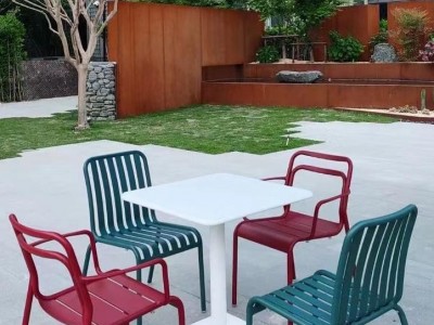 高利斯Varmax户外家具,Varmax休闲桌椅定制,Varmax户外桌椅,Varmax 铁艺桌椅，Varmax家具批发