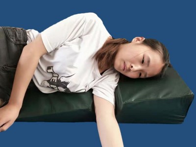 厂家供应凹型侧卧位垫皮革海绵体位垫肩部侧身垫透气手术垫