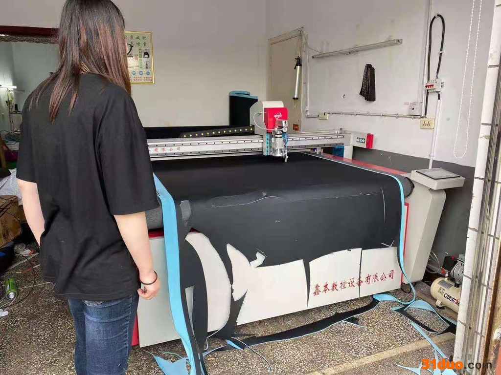 湖北武汉鑫本数控振动刀皮革加工设备皮革布料裁剪机送货上门包安装 皮革切割机