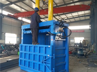 铁麒麟 工厂垃圾液压打包机 废纸液压打包机 皮革液压打包机厂家