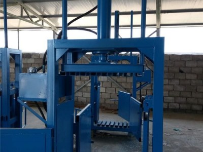 专业正规厂家生产废油桶废纸 废塑料皮革下角料立式打包机