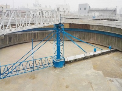 皮革污泥处理设备  刮泥机价格    食品污泥处理设备   中心传动刮泥机   砖厂处理污泥设备