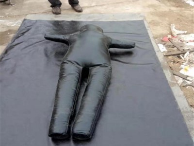 硬体人偶摔跤 拳击人形沙袋 硬体举手双腿皮革假人