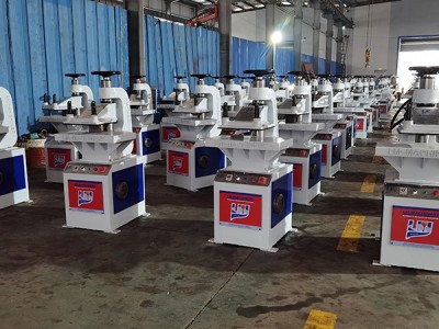 【富美特】江苏液压摇臂裁断机 皮革摇臂下料机  液压摇臂式裁断机厂家定制  鞋类手套帽子裁断机直销