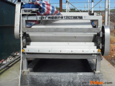 纺织印染污泥脱水处理用什么设备好？选绿鼎环保污泥脱水机