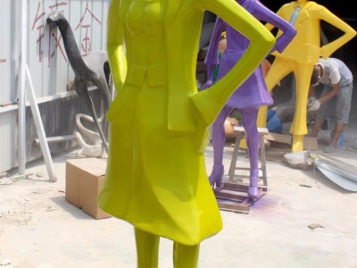 康大雕塑可定制彩绘玻璃钢雕塑各种服饰展示玻璃钢雕塑