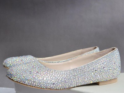 经验丰富有实力的鞋厂专业加工加料来图定制外贸高端烫钻服饰女鞋