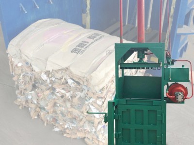 饮品塑料瓶减容打包机厂家 立式废纸打块机 纺织品压包机