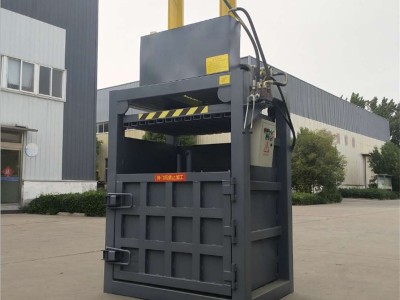 125吨废旧油桶挤扁压缩机 宇晨棉被毛毯用压缩打捆机 纺织品废料压块机价格