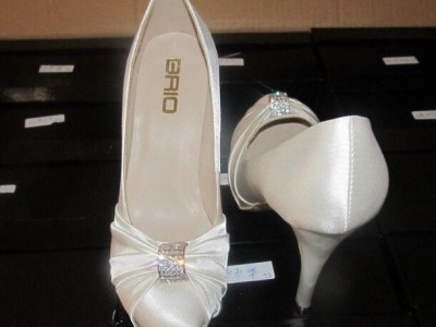 找女鞋加工厂的欢迎来图来样打版真皮高端大货服饰高跟鞋