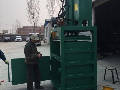 电动立式四开门打包机 纺织业边角料打包机 塑料瓶打包机