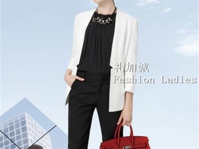 依目了然折品牌服饰折扣店一手货源