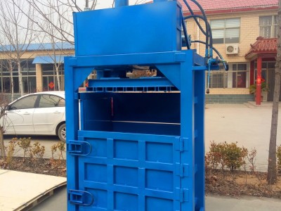 科博海绵废料双杠立式油桶挤扁机  立式棉纺织品铁桶废料压包打包机