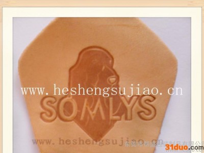 东莞厂家专业定制服装 服饰 鞋子 箱包商标  热压皮标 电压LOGO