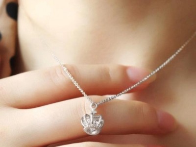 天使黛儿皇冠锆石项链 镀白金项链皇冠吊坠时尚白带服饰配件代发