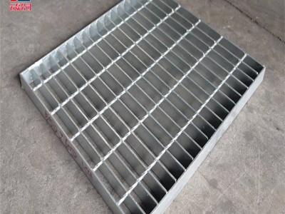 商丘镀锌网格板_工业网格板建筑建材_钢结构构件网格板工厂直销_云磊