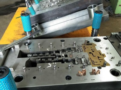 【文祥】供应LH-170五金冲压连续模具   开关插座铜件