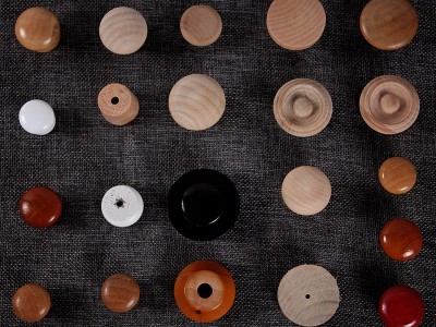 货源 彩色圆木珠 木圆球 环保彩色上漆木质木球 五金加工定做