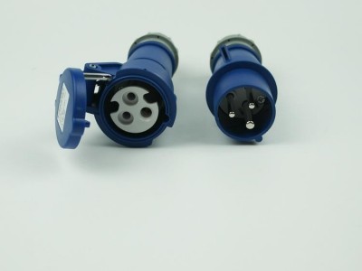 直销 单相三线防水插头插座连接器3芯32A 工业插头插座2P+E