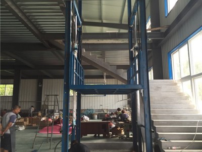 天擎导轨升降货梯厂 湛江导轨式升降货梯 **导轨式升降货梯价格