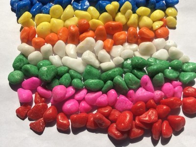 花卉铺面五彩石 装饰用五彩石 染色鹅卵石 七彩石 白色小石头 品质可靠