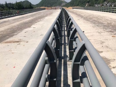 荣信 防撞护栏立柱 防撞护栏 金属防撞护栏 燃气管道防撞护栏 长期现货