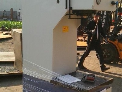 滕州盛丰YM-160T液压机,特别适用于铝制品冲边、压铸件水口冲切、手机外壳整形、手机硅胶按键切边、矽钢片整平、塑料