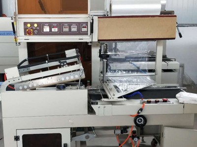 广东化妆品全自动包装机 手机盒封膜机 L型热收缩封切机