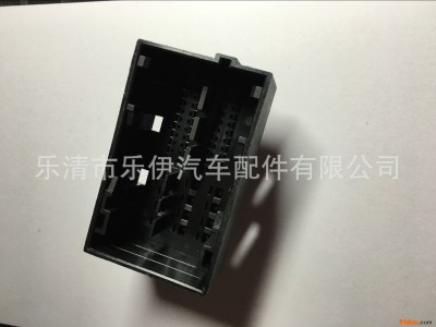 温州乐伊专业生产高质量汽车连接器   菲亚特52P公母壳汽车连接线