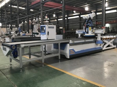 圆盘换刀加工中心与直排换刀加工中心区别 高端开料机厂家 全自动开料机 家具下料机 四工序板式家具生产线 板式家具开料机