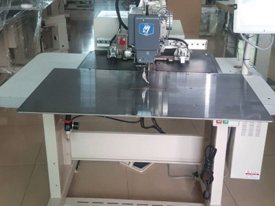 商标全自动电脑花样缝纫机 皮革电脑花样缝纫机