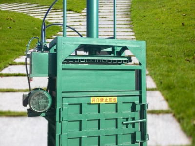 白色软编织袋压包机 启硕立式无纺布挤块机  羊绒皮革打捆机图片