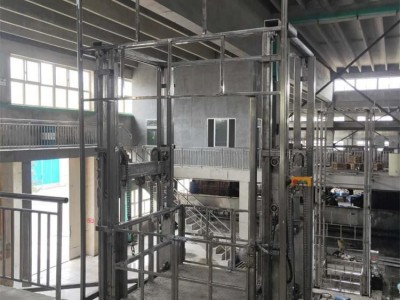 济南天禄 皮革厂不锈钢升降机 防腐蚀304不锈钢升降机 导轨式升降机价格 不锈钢货梯