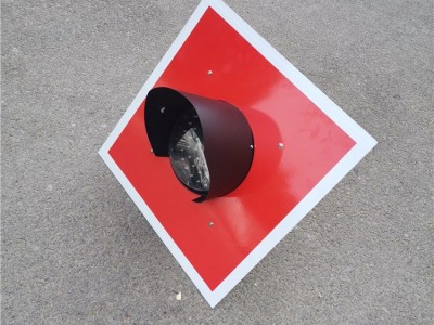 太阳能土挡灯 信号灯 节能型土挡灯