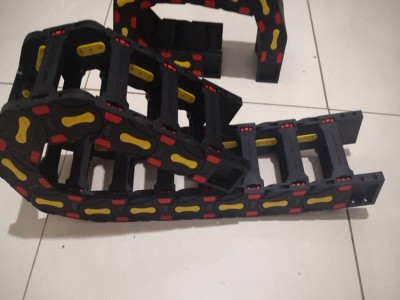 沧州宏泰机床厂家直供尼龙坦克链 工程拖链 桥式机床 全封闭机床尼龙拖链